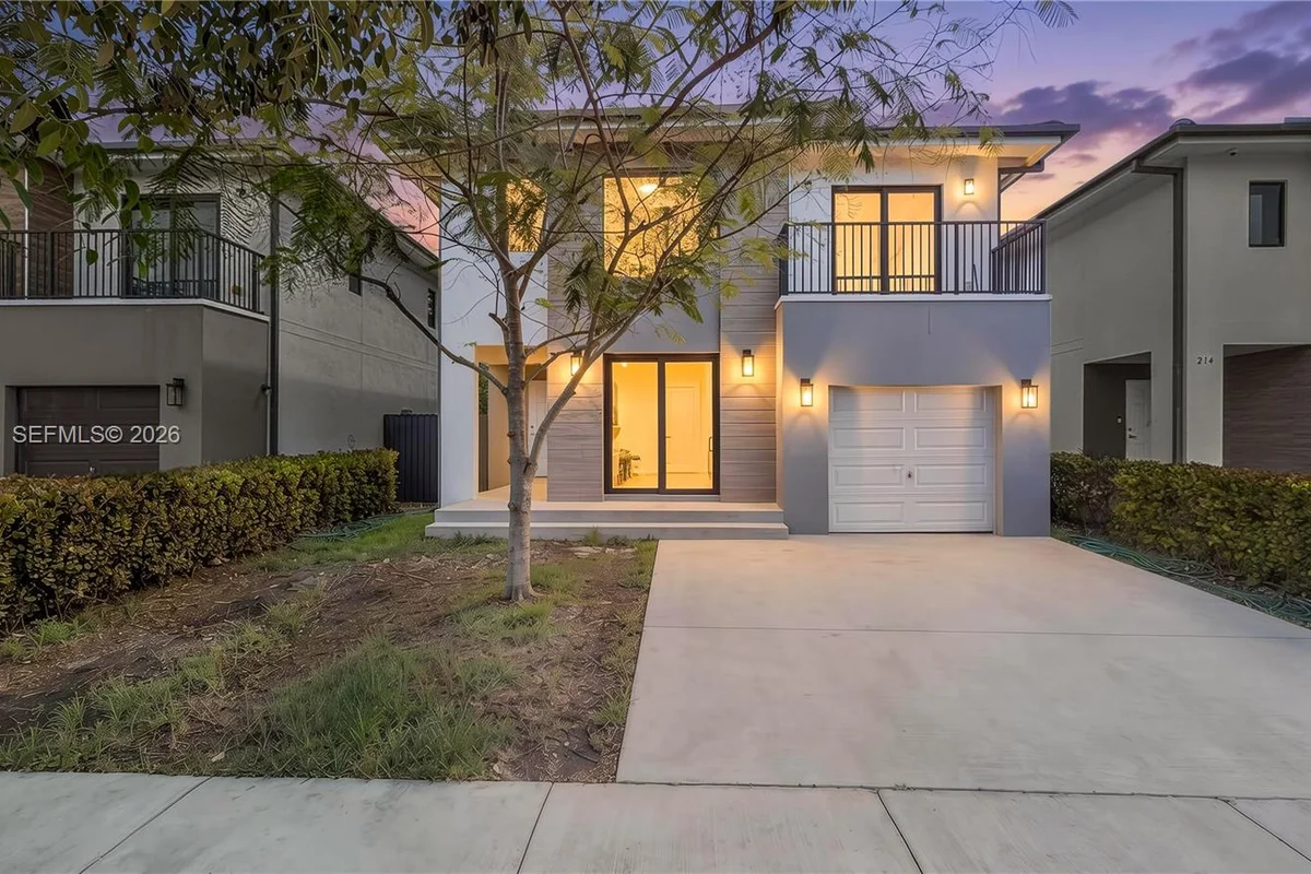 218 NW 11th Ct, Florida City: photo 1 of 57