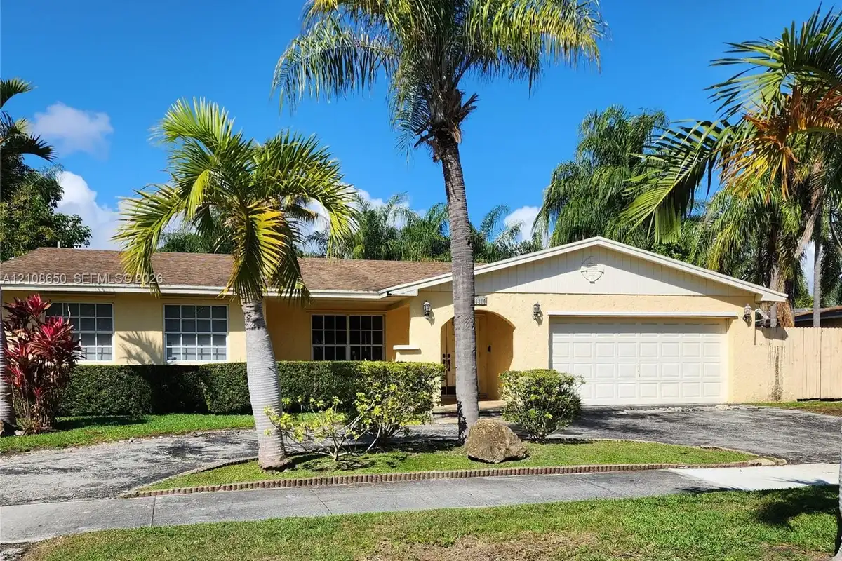 19810 SW 83rd Ave, Cutler Bay: photo 1 of 25