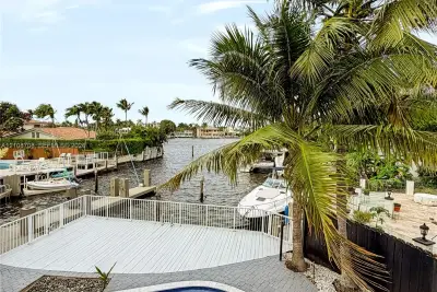 2445 SE 8th St, Pompano Beach: photo 1 of 41