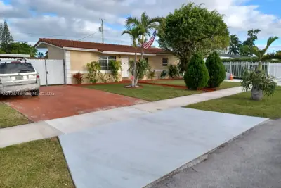 14731 SW 104th Ct, Miami: photo 1 of 7