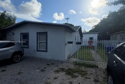 4729 NW 15th Ave, Miami: photo 1 of 8