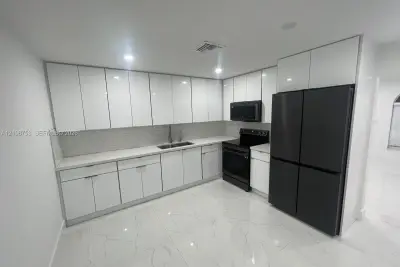 1010 SW 84th Ave #1, Miami: photo 1 of 11