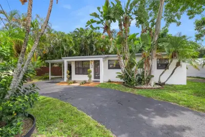 5741 Simms St, Hollywood: photo 1 of 26