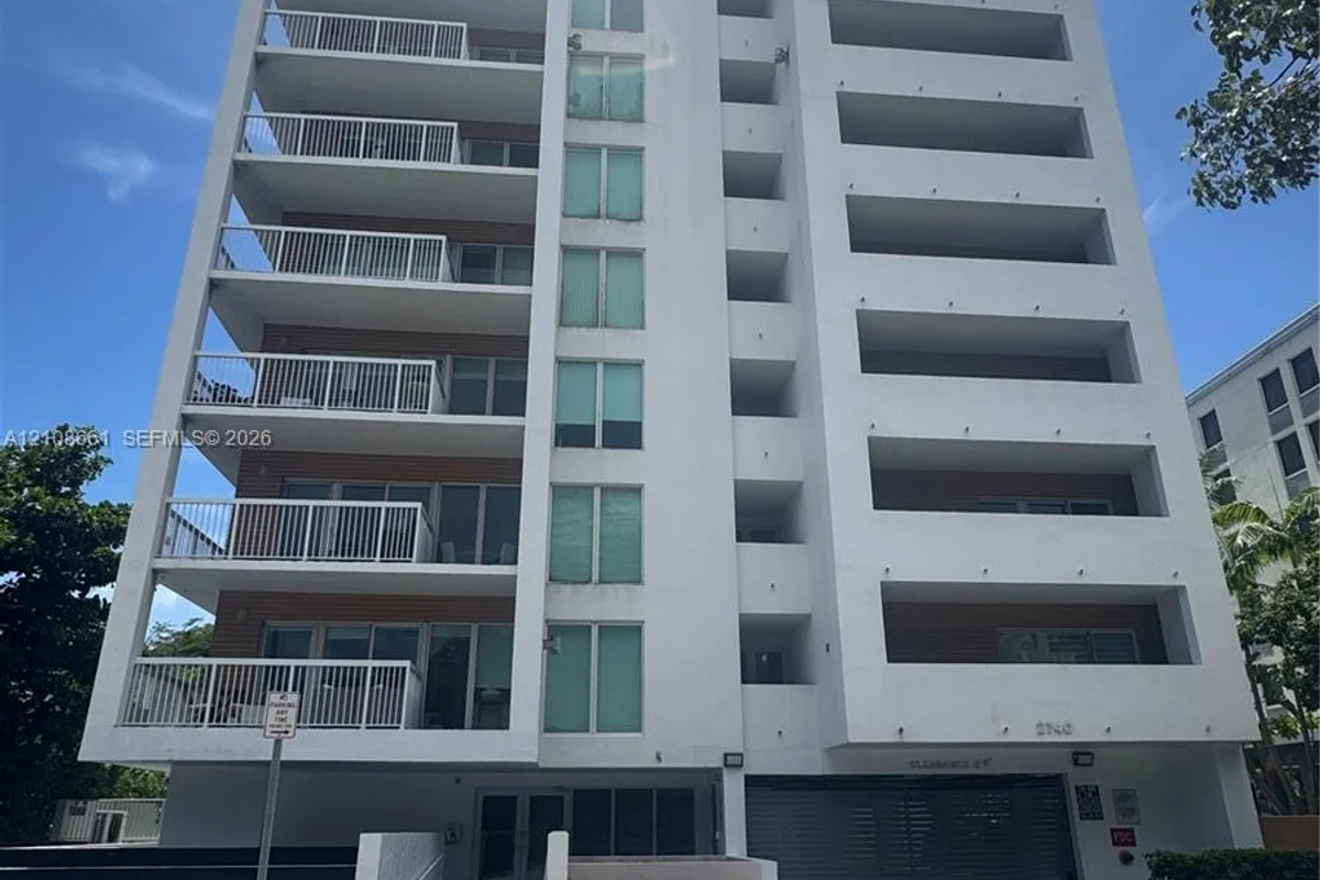 2740 SW 28th Ter #705, Miami: photo 1 of 13