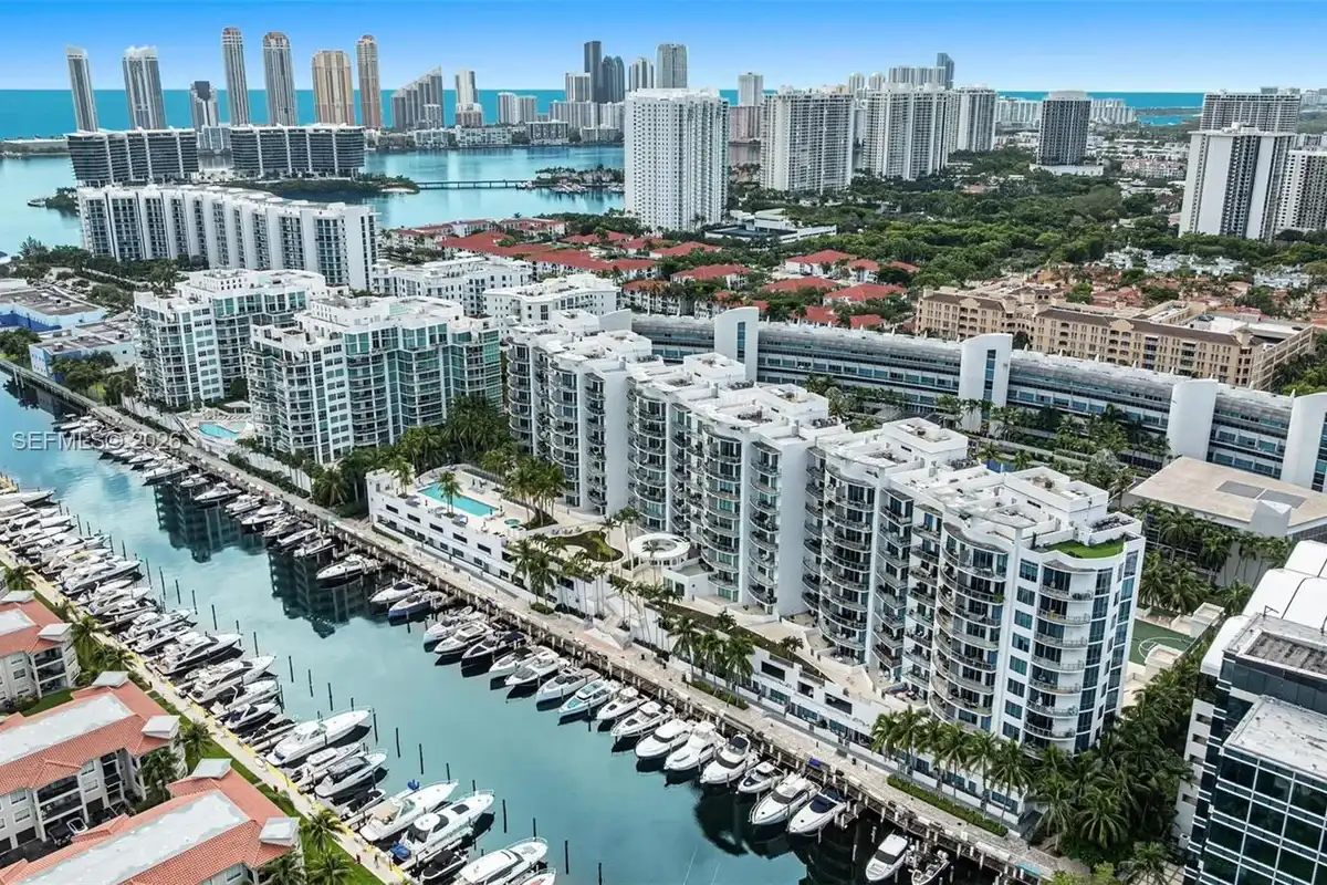 3029 NE 188th St #910, Aventura: photo 1 of 40