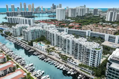3029 NE 188th St #910, Aventura: photo 1 of 40