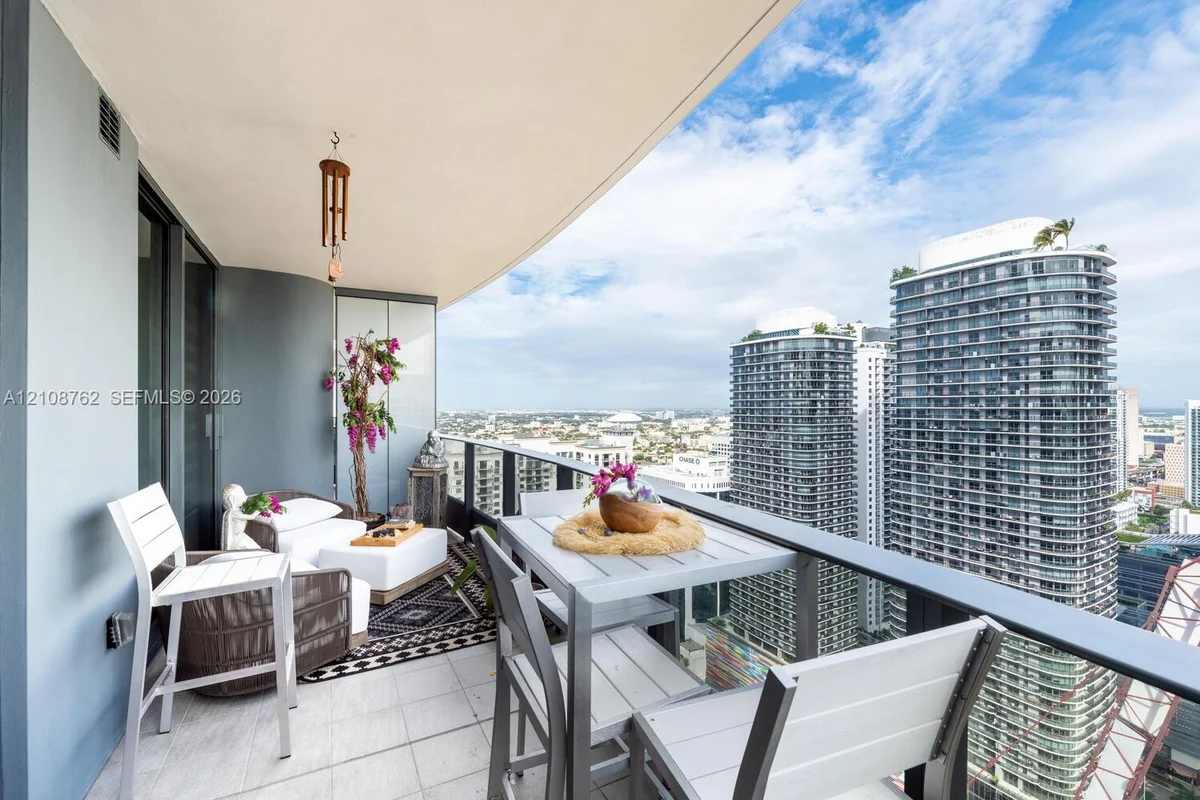Condo in Miami: photo 1 of 31