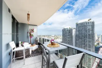 Condo in Miami: photo 1 of 31