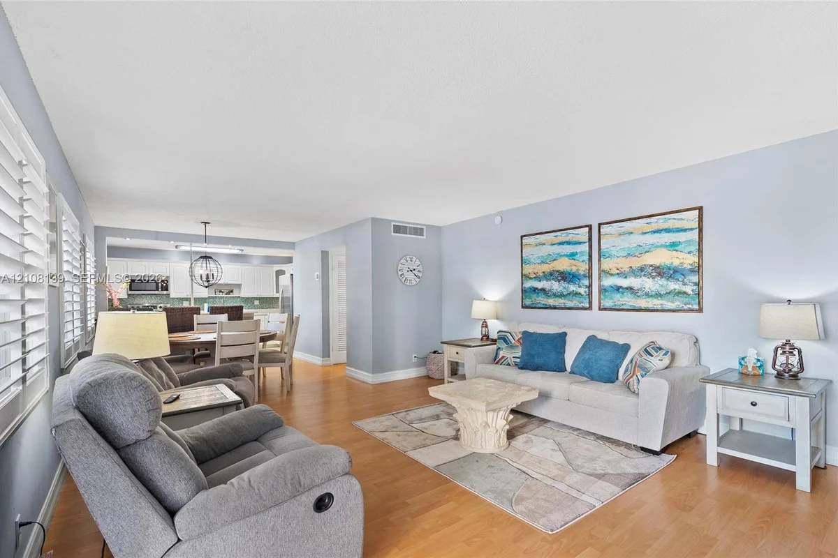 2424 NE 9th St #207, Fort Lauderdale: photo 1 of 28