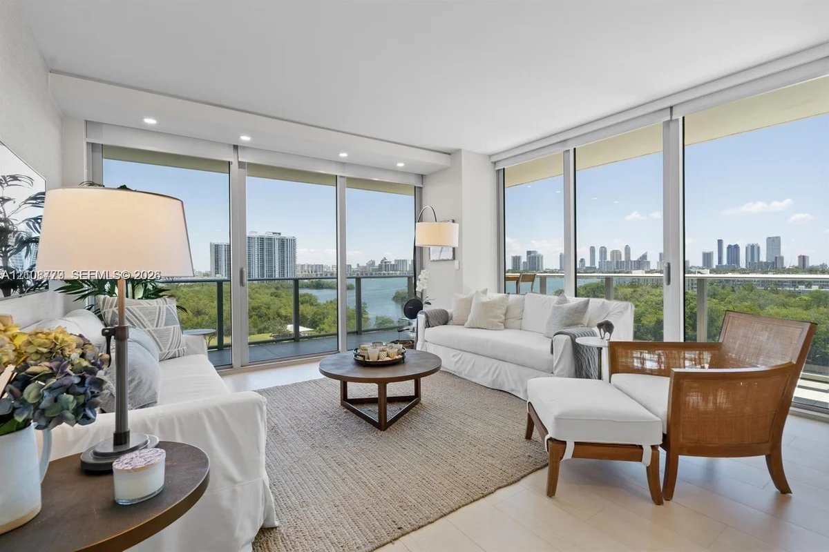 16385 Biscayne Blvd #807, North Miami Beach: photo 1 of 32