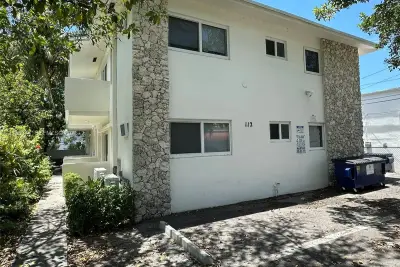 112 SW 11th Ave, Miami: photo 1 of 16