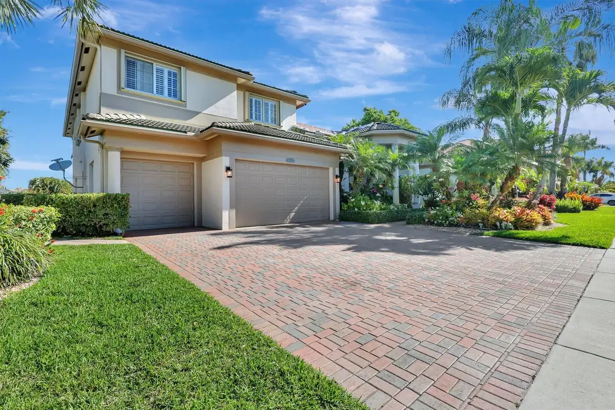 4680 Manderly Dr, Wellington: photo 1 of 41