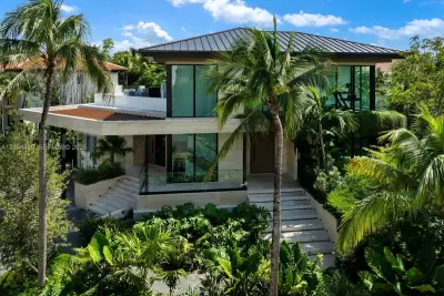 360 Harbor Ln, Key Biscayne: photo 1 of 16