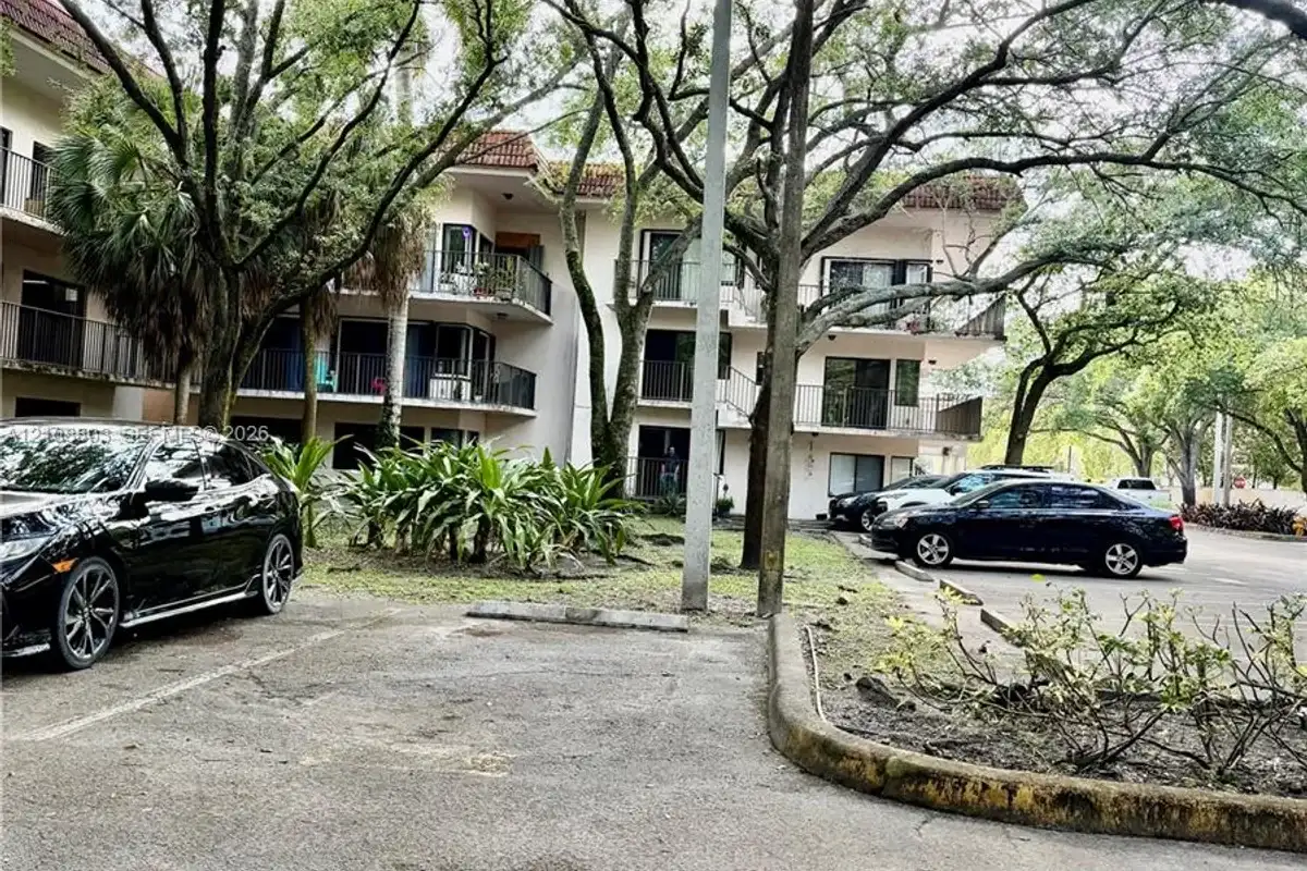 4725 SW 62nd Ave #104, Davie: photo 1 of 15