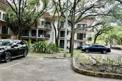 4725 SW 62nd Ave #104, Davie: photo 1 of 15
