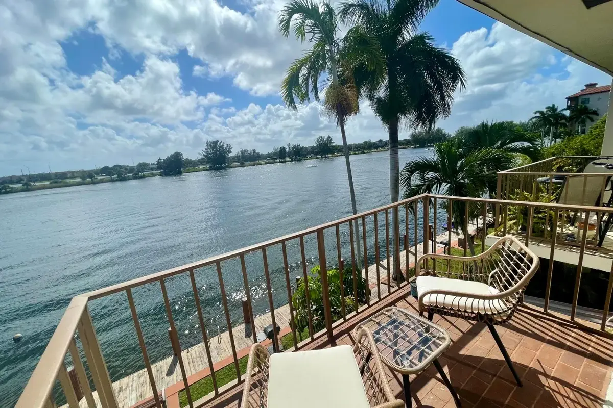 1100 Crystal Lake Dr #207, Deerfield Beach: photo 1 of 22