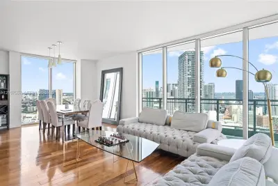 90 SW 3rd St #3504, Miami: photo 1 of 29