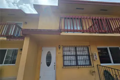 2211 W 52nd St #207, Hialeah: photo 1 of 18