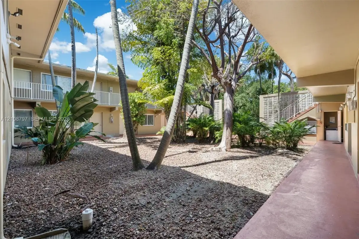 6310 SW 79th St #2, South Miami: photo 1 of 10