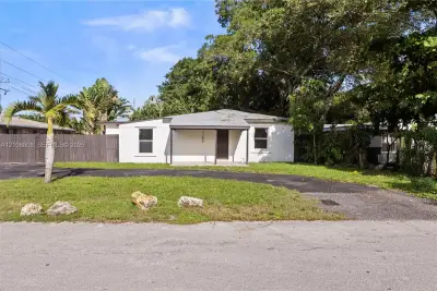 1140 NW 3rd Ave, Fort Lauderdale: photo 1 of 13