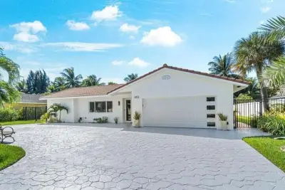 653 NW 10th Ct, Boca Raton: photo 1 of 34