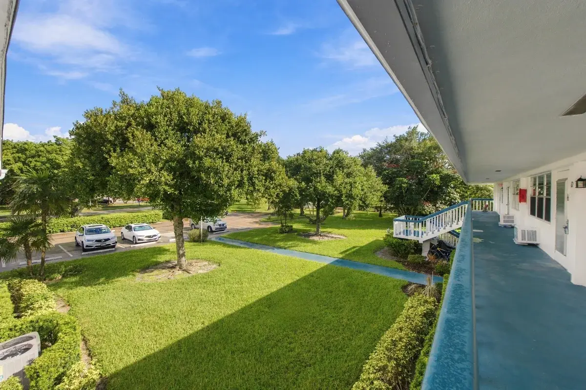 62 Oakridge E, Deerfield Beach: photo 1 of 30
