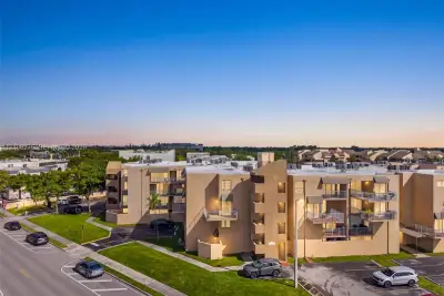 10801 SW 109th Ct #D305, Miami: photo 1 of 33