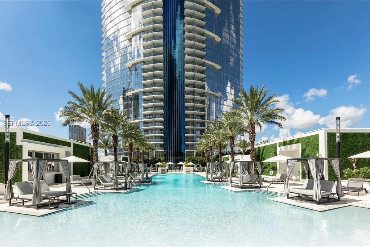 851 NE 1st Ave #205, Miami: photo 1 of 55