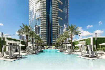 851 NE 1st Ave #205, Miami: photo 1 of 55