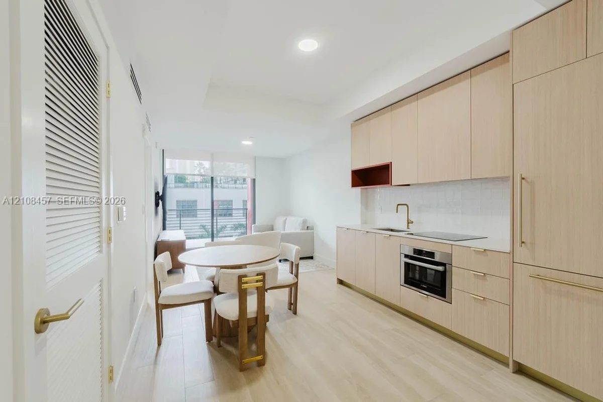 90 NE 32nd St #511, Miami: photo 1 of 31