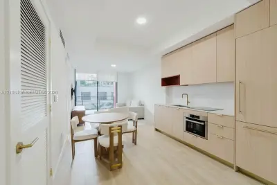90 NE 32nd St #511, Miami: photo 1 of 31