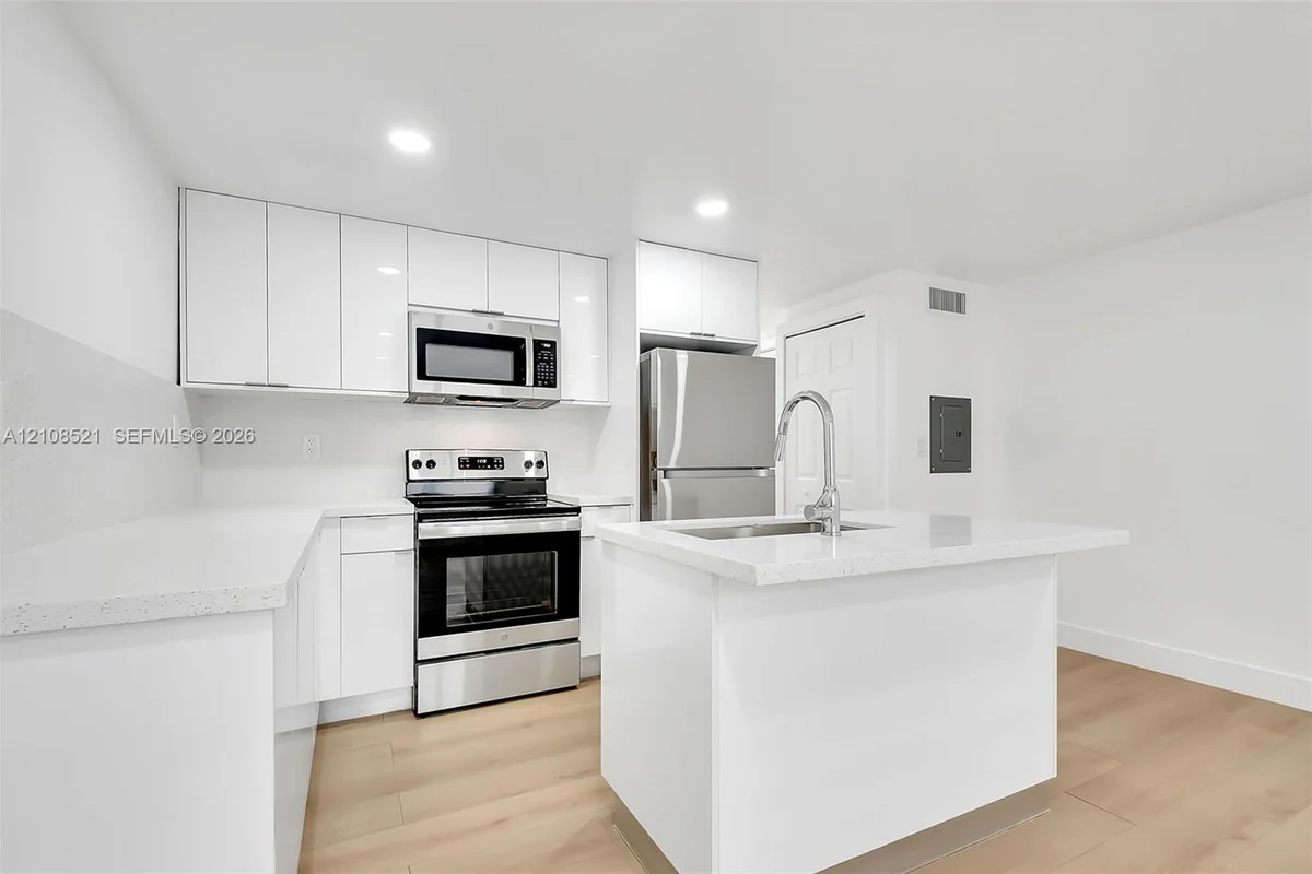 1632 NW 16th Ter #5, Miami: photo 1 of 24
