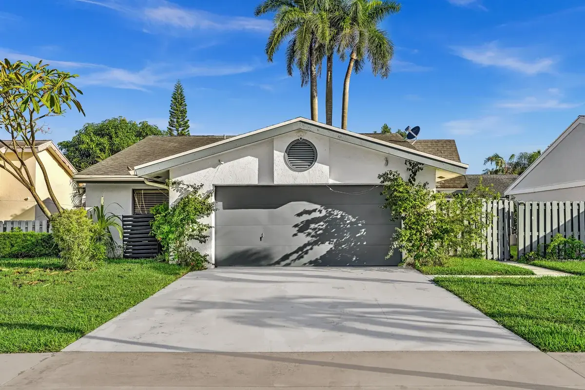 82 Baytree Cir, Boynton Beach: photo 1 of 50