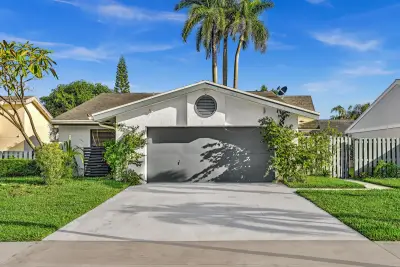 82 Baytree Cir, Boynton Beach: photo 1 of 50