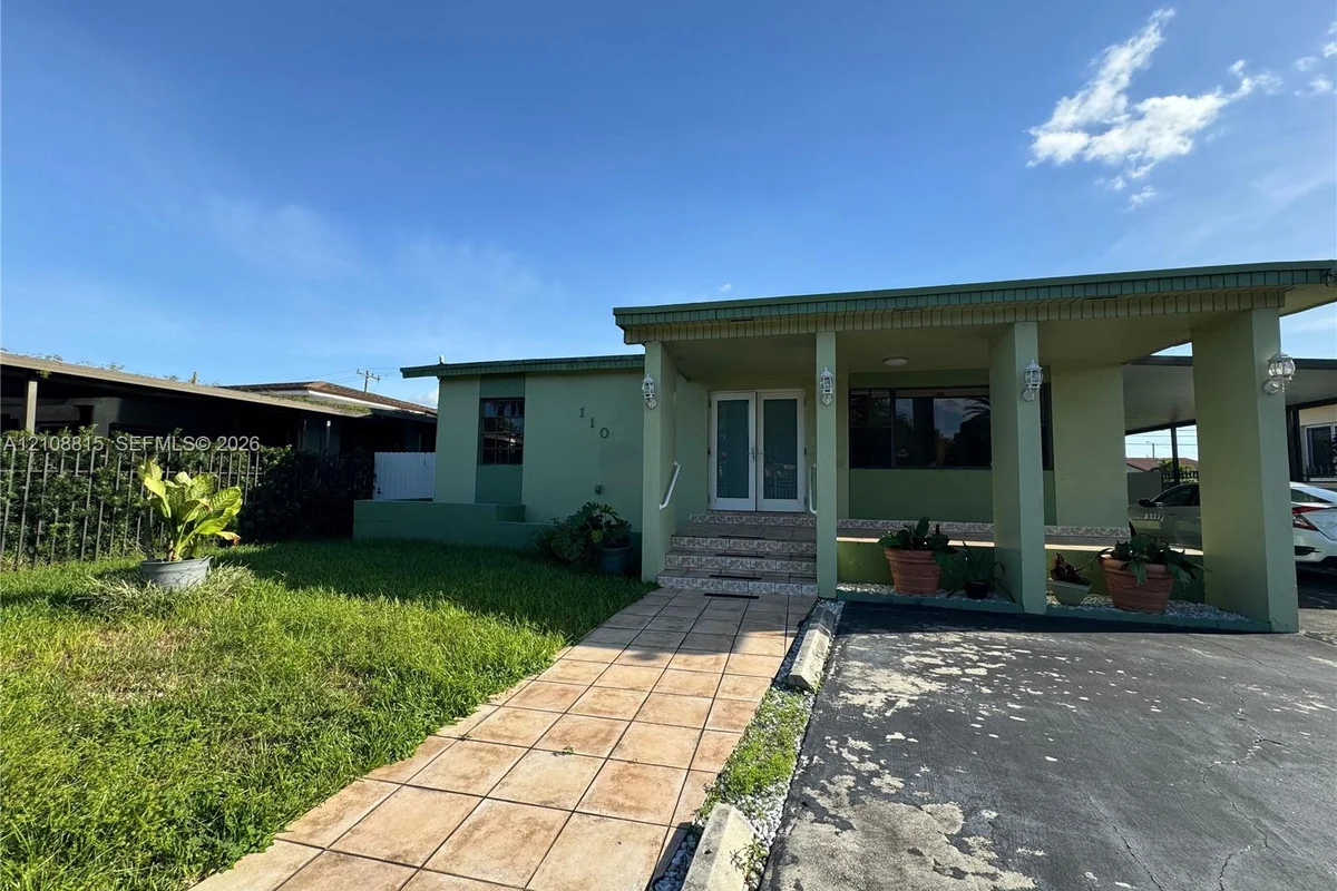 110 W 44th St, Hialeah: photo 1 of 9