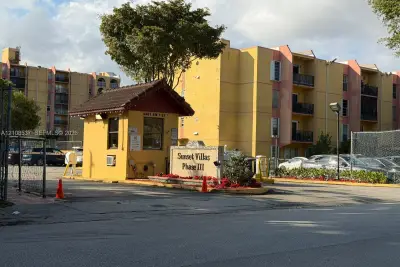 4707 NW 7th St #207-8, Miami: photo 1 of 1