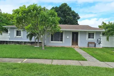 15261 SW 102nd Ct, Miami: photo 1 of 3