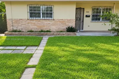 1505 NW 7th Ave, Fort Lauderdale: photo 1 of 9