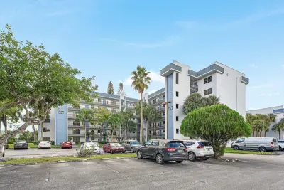 4700 Lucerne Lakes Blvd W #306, Lake Worth: photo 1 of 27
