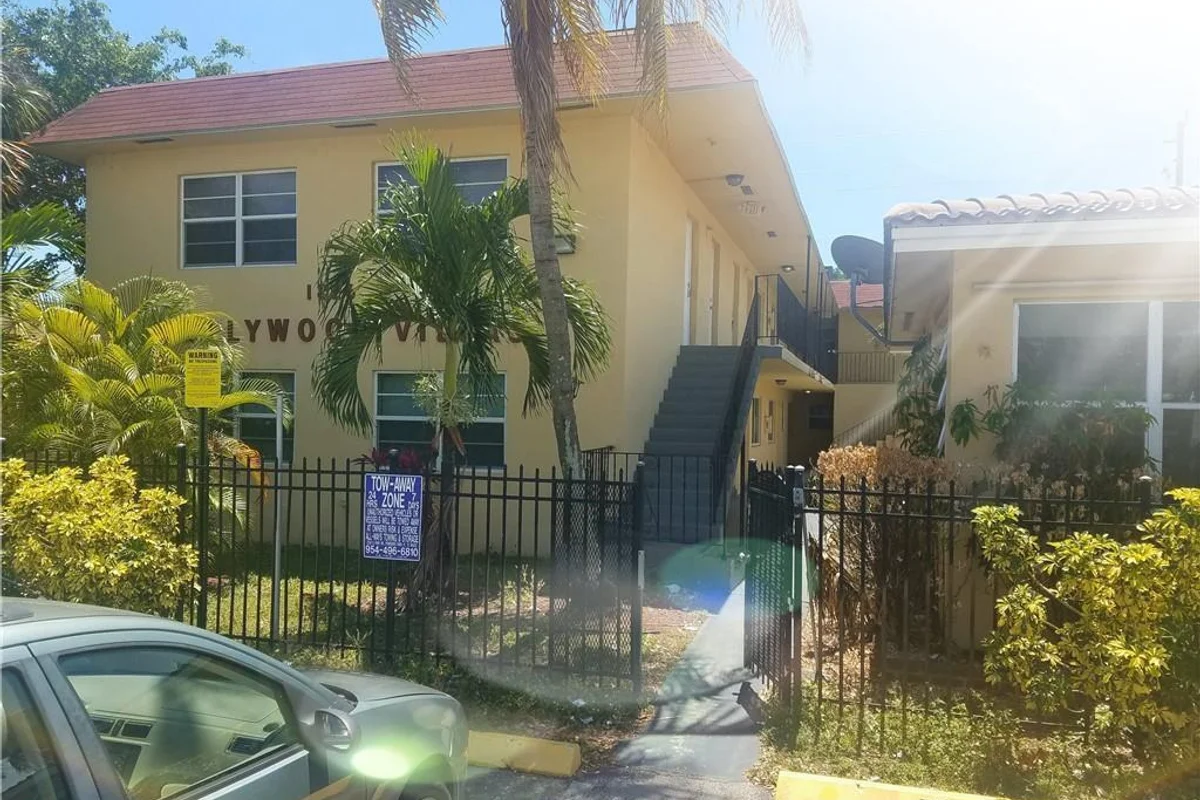 1826 Johnson St #203, Hollywood: photo 1 of 6