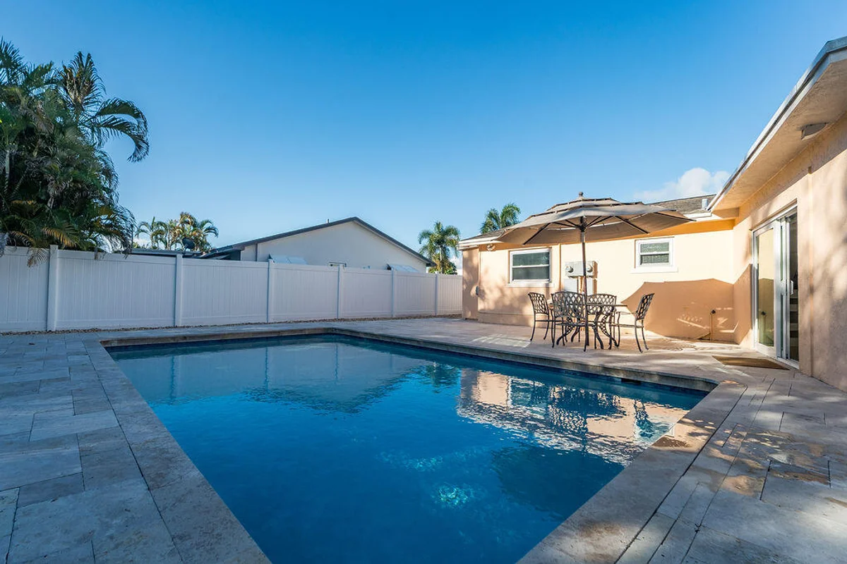 8920 Dania Dr, Palm Beach Gardens: photo 1 of 32