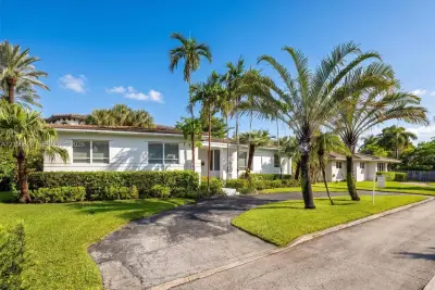 9520 E Broadview Dr, Bay Harbor Islands: photo 1 of 27