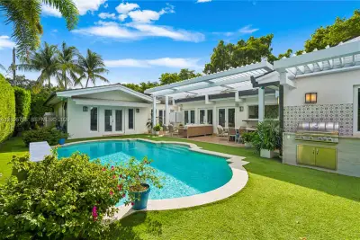 725 Tiziano Ave, Coral Gables: photo 1 of 34