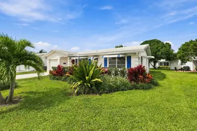 2021 SW 18th Dr, Boynton Beach: photo 1 of 35