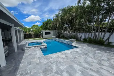 2340 NE 8th Ave, Pompano Beach: photo 1 of 41