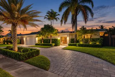 6520 NE 19th Ave, Fort Lauderdale: photo 1 of 42