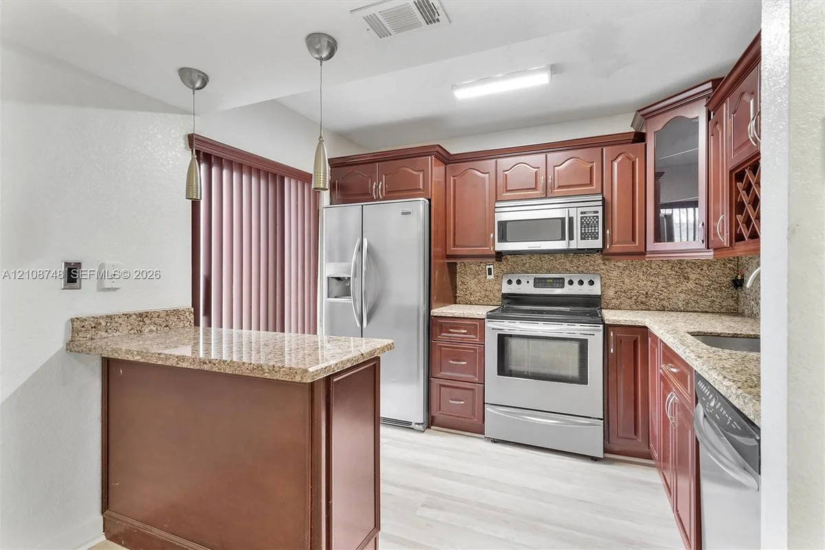 20310 NE 3rd Ct #7, Miami: photo 1 of 30