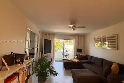 1610 Lenox Ave #302, Miami Beach: photo 1 of 23