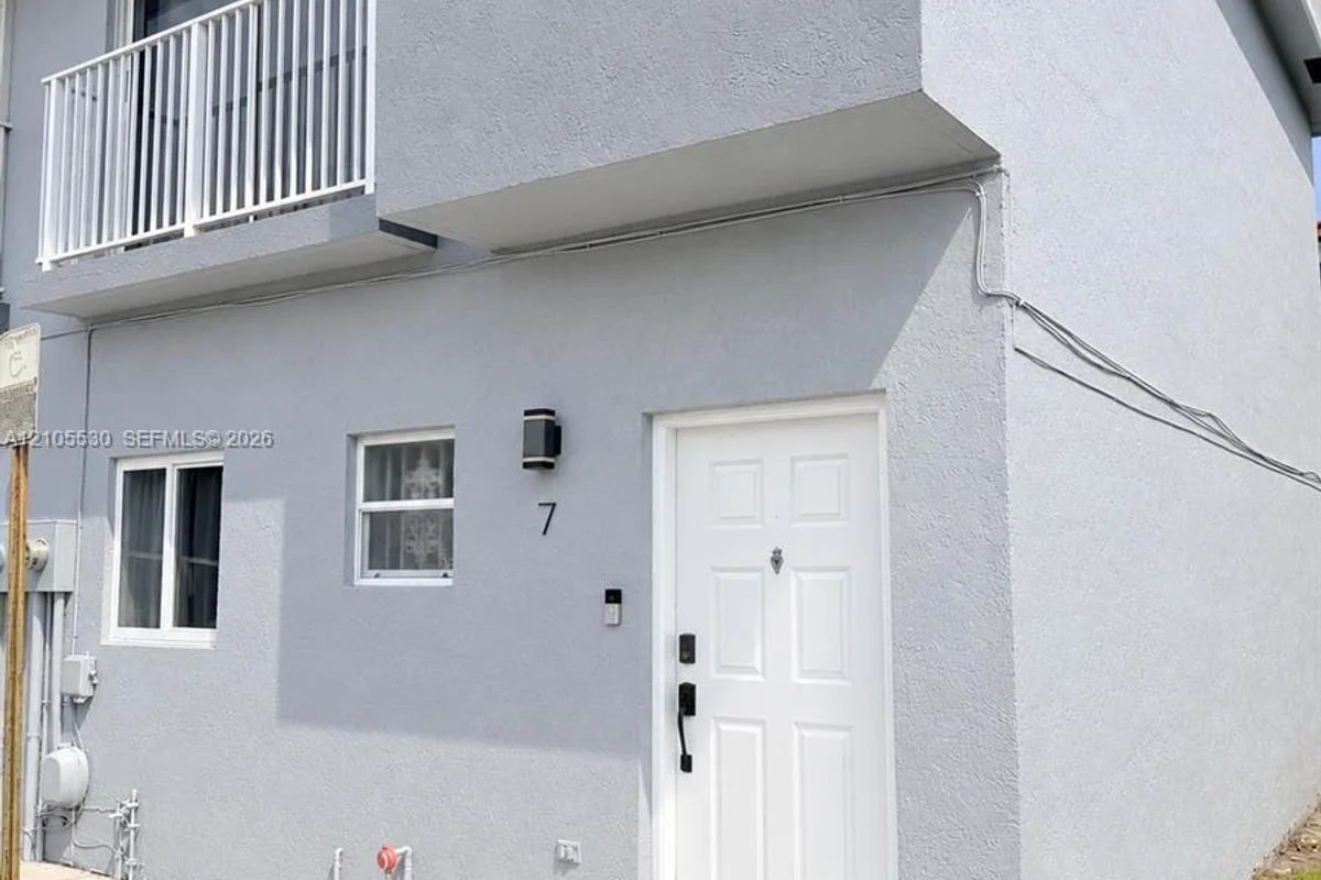 6570 SW 12th St #7, West Miami: photo 1 of 31
