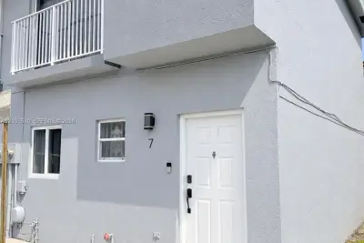 6570 SW 12th St #7, West Miami: photo 1 of 31